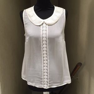 Collard sleeveless blouse